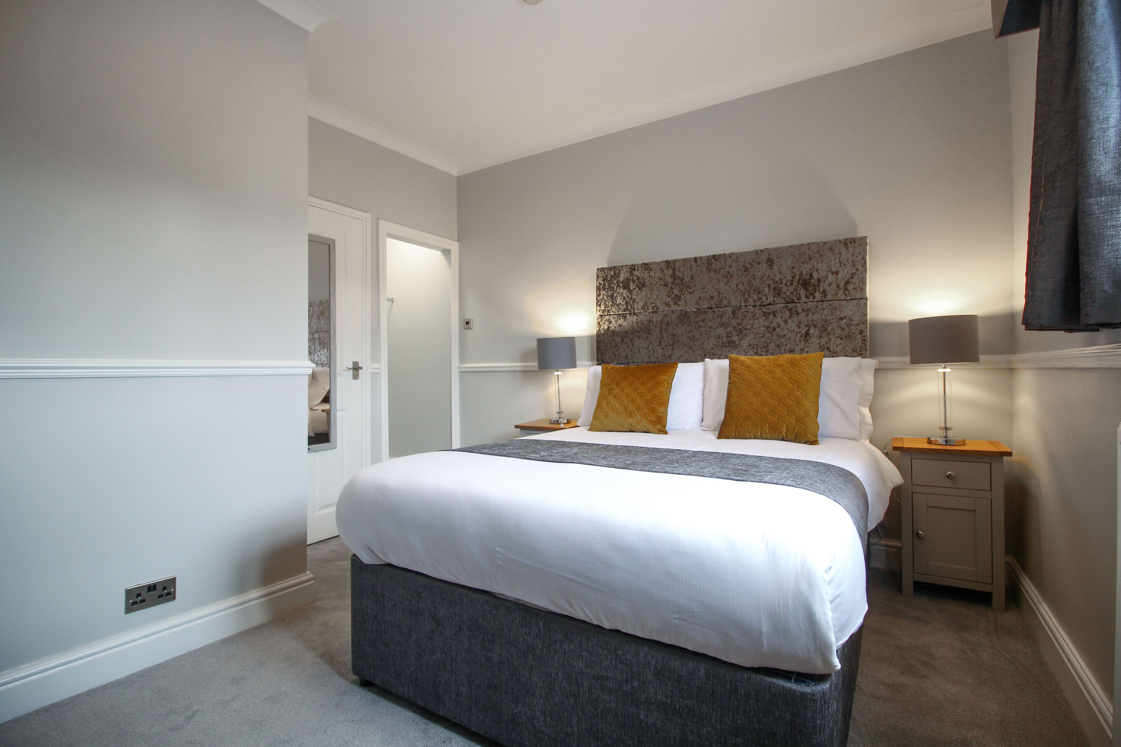 deluxe double room | individually decorated, individually furnished, desk, laptop workspace