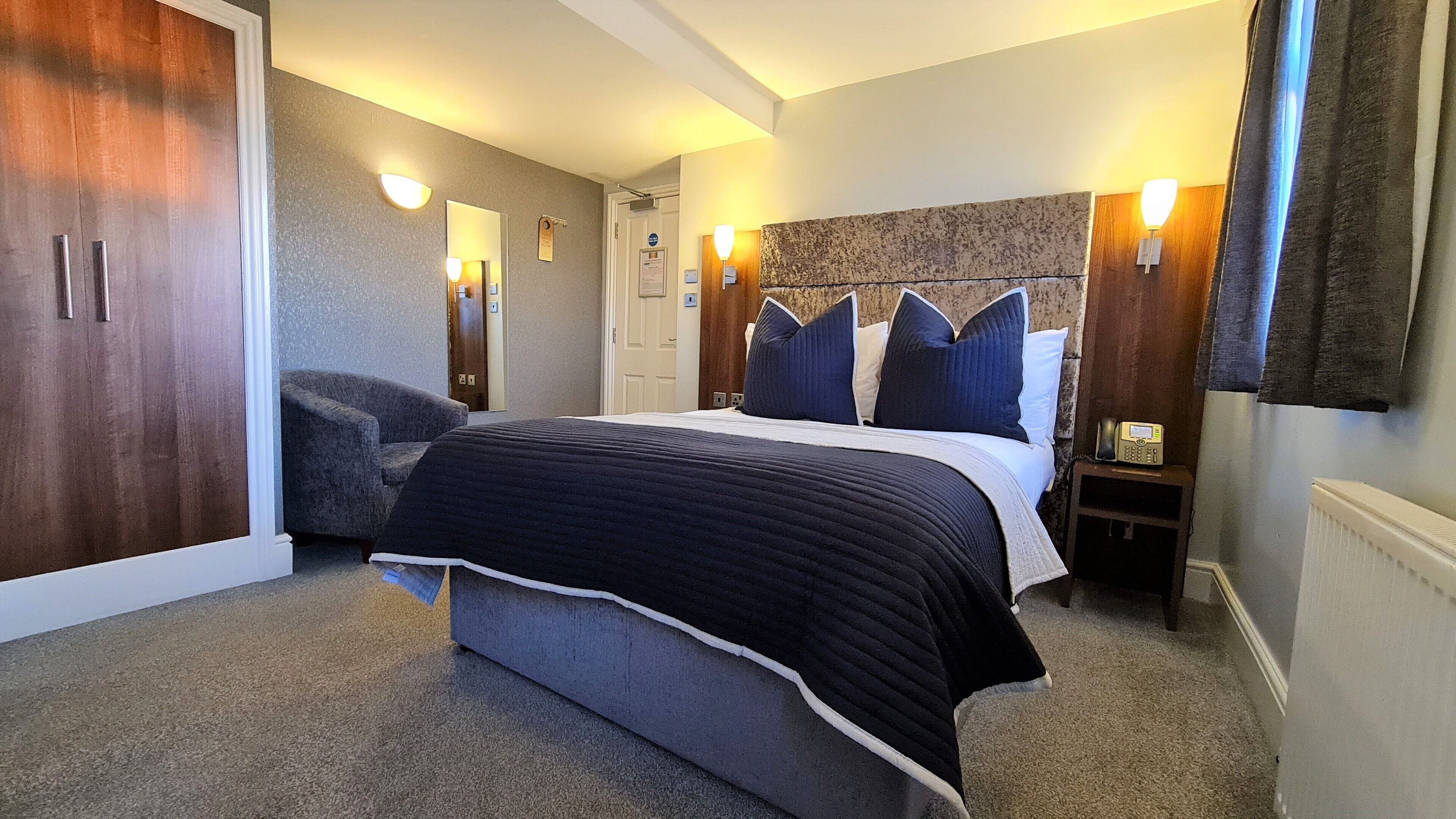 deluxe double room | individually decorated, individually furnished, desk, laptop workspace