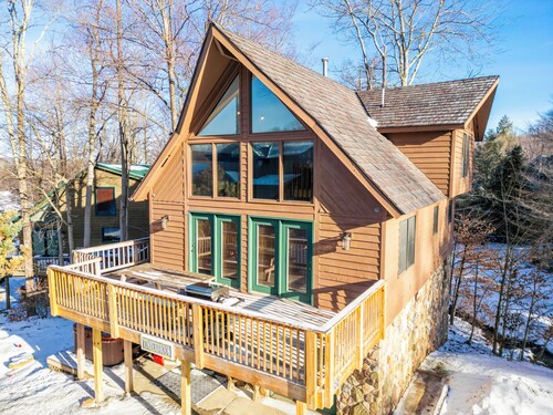 NF46- Walk to Slopes! Sleeps 5 couples! Pets ok! Hot tub!