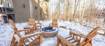 NF46- Timberline Retreat! Sleeps 5 couples! Pets Ok!