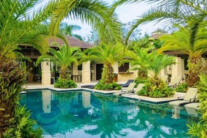 Outdoor pool, sun loungers - Villa Margarita (Río Grande)