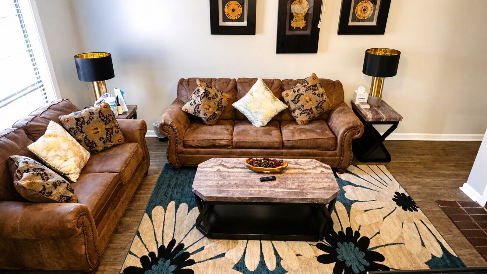 Smart TV, fireplace