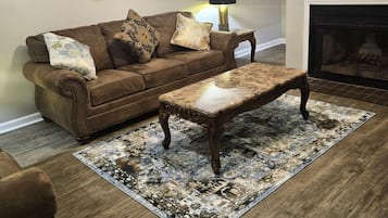 智能电视、壁炉