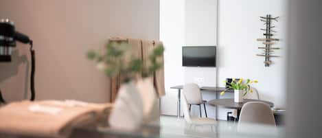 Business Triple Room | Living area | 32-inch flat-screen TV with satellite channels, TV, first-run movies