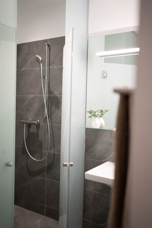 Bathroom shower - eee hotel Liezen (Liezen)