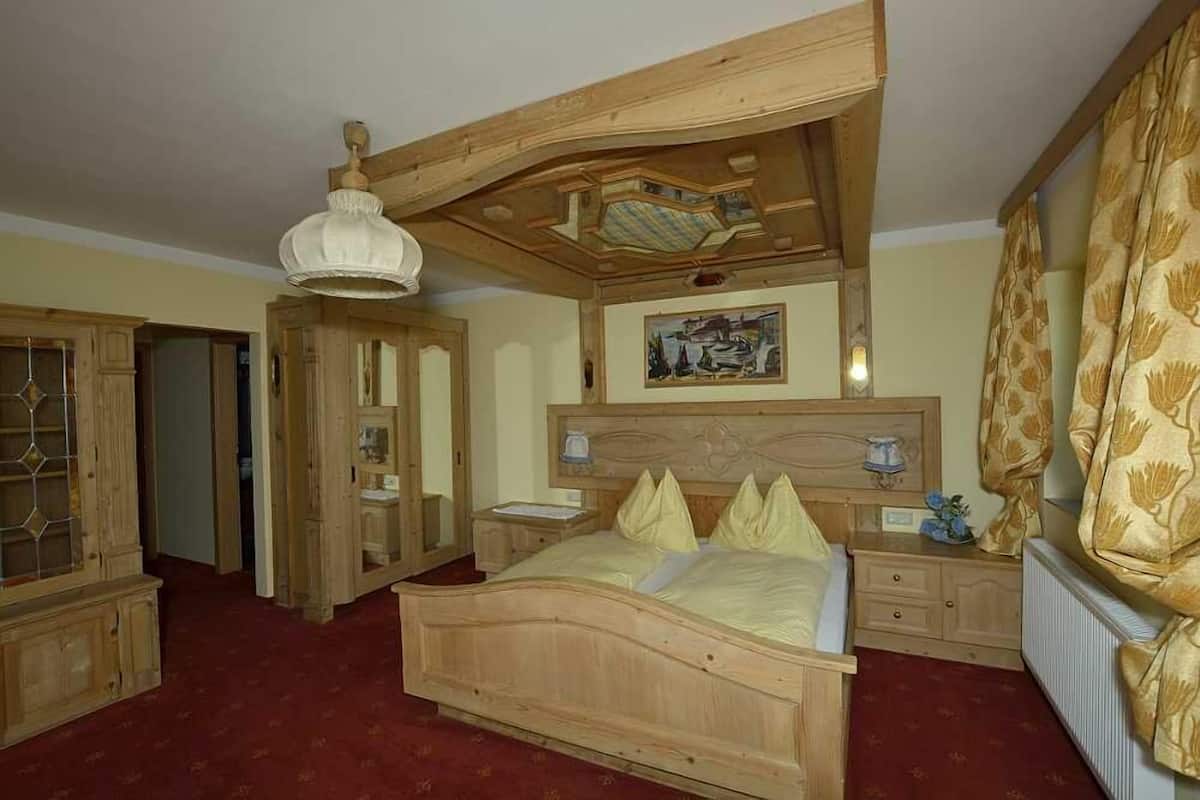 Family Room | 1 bedroom, individually decorated, individually furnished, free WiFi