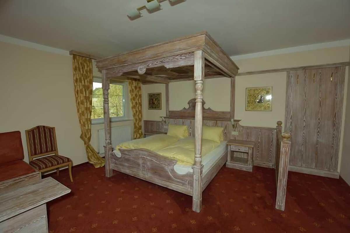 Room (Edelweiss) | 1 bedroom, individually decorated, individually furnished, free WiFi