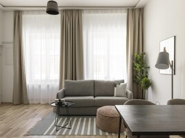 Suite XL with sofa bed | Living room | TV