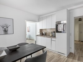 One-bedroom Suite with separate kitchen | Área de estar | TV