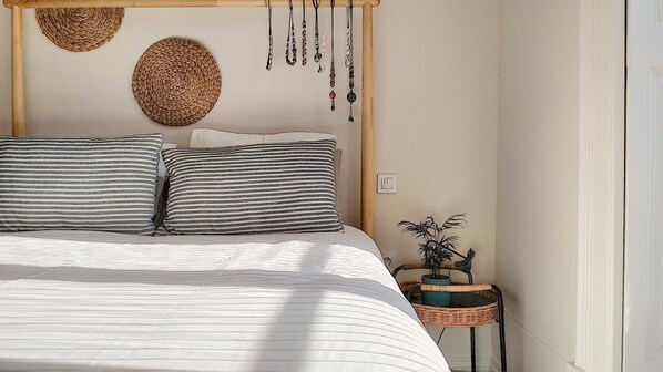 3 bedrooms, desk, iron/ironing board, travel cot