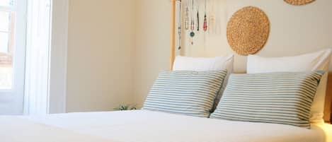 3 dormitoris, escriptori i planxa i posts de planxar