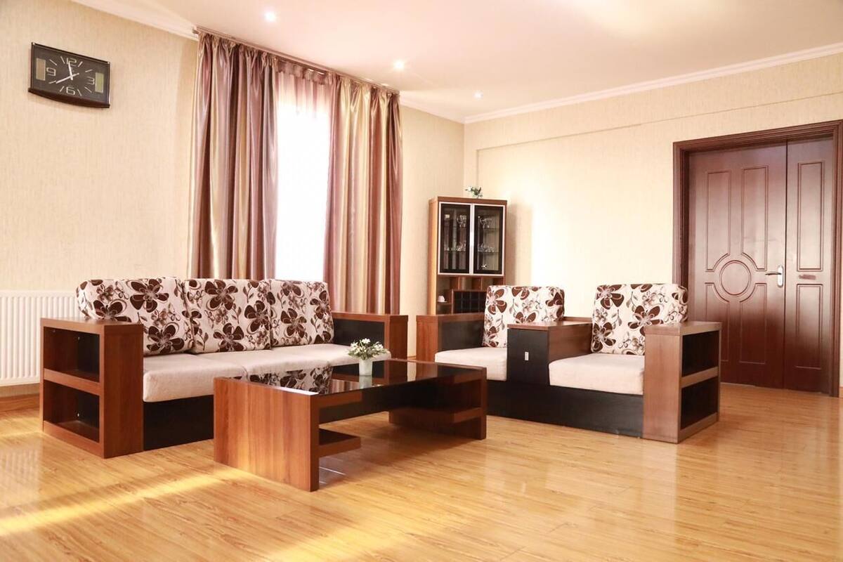 Studio Suite | Living room