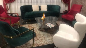 Lobby sitting area - HOTEL BAADRAAN INTERNATIONAL (Tbilisi)