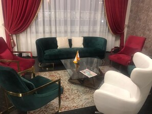Lobby sitting area - HOTEL BAADRAAN INTERNATIONAL (Tbilisi)