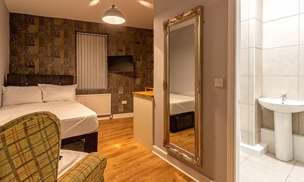Deluxe Double Room | Free WiFi, bed sheets