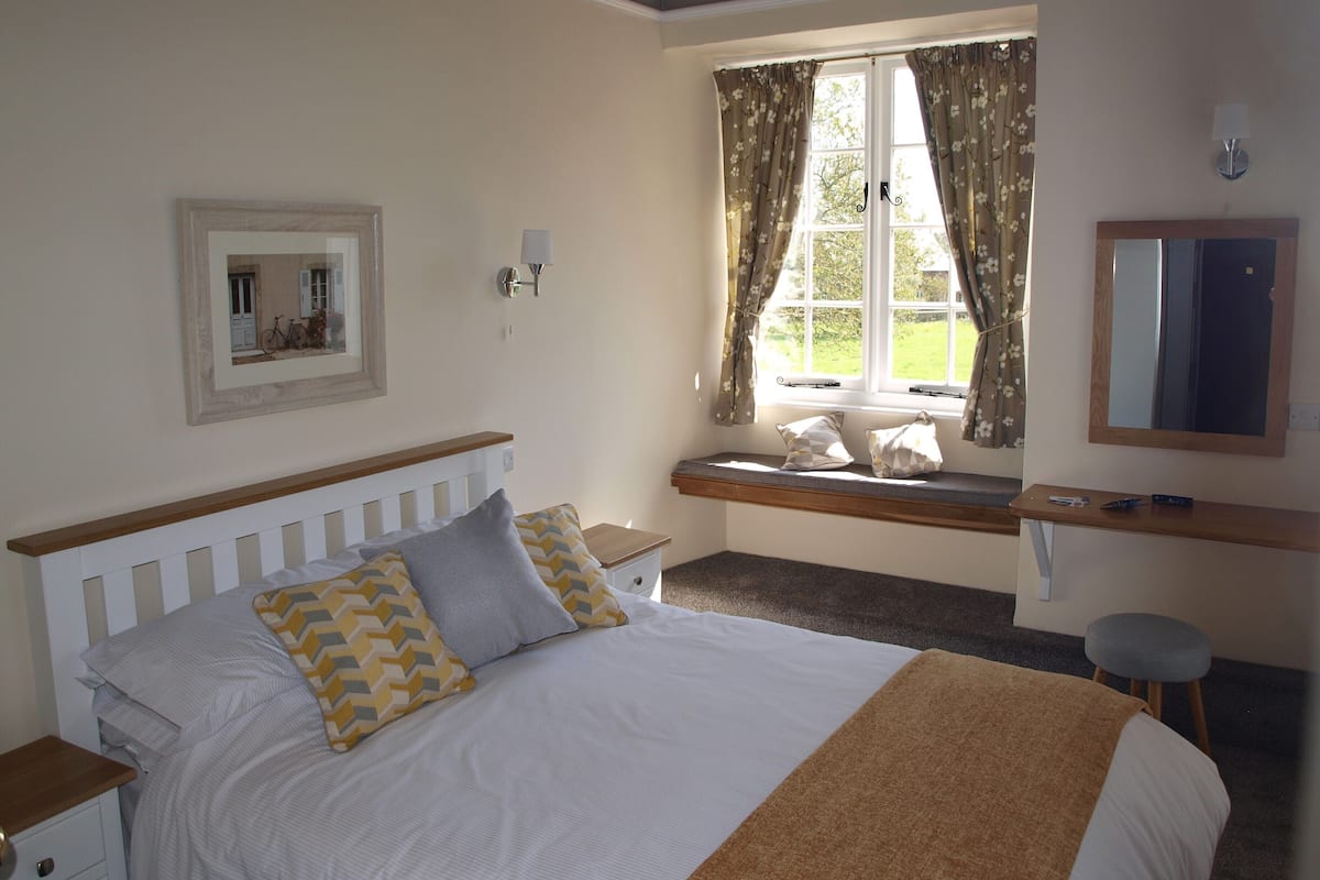 Egyptian cotton sheets, premium bedding, pillow-top beds