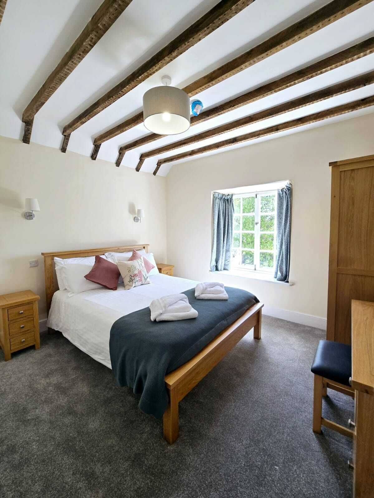 Family Room with Private bathroom | 埃及棉床单、高档床上用品、加厚床垫、特色装修