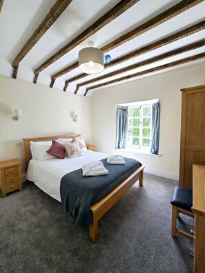 Family Room with Private bathroom | Egyptian cotton sheets, premium bedding, pillow-top beds