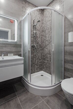 Studio Apartment | Bathroom | Shower, hair dryer, slippers, towels