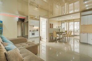 Apartment, 3 Bedrooms | Private kitchen