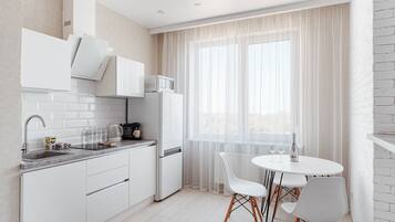 開放式客房 | 私人小型廚房 | 電冰箱、微波爐、烤箱、爐台