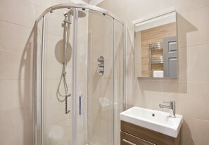Apartment, 2 Bedrooms | Bathroom | Shower, hair dryer, towels