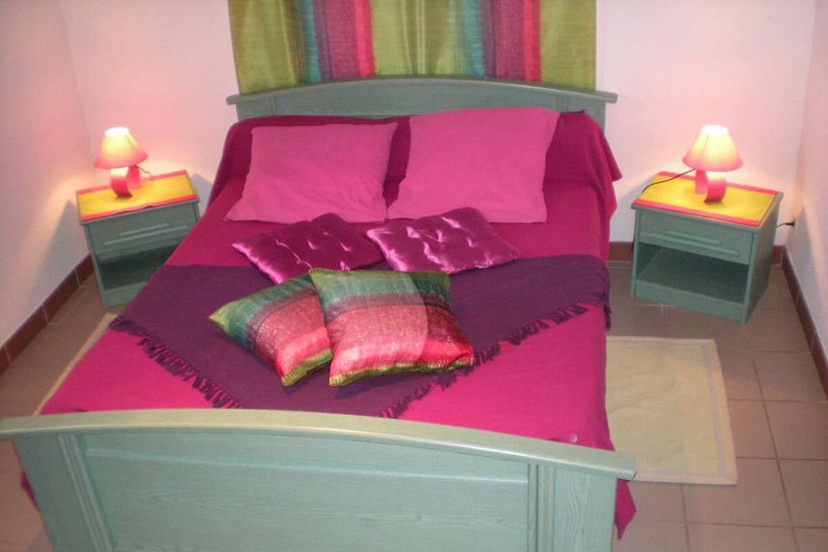 Individually decorated, individually furnished, bed sheets