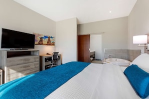 Suite, 1 King Bed, Non Smoking, Jetted Tub (with Sofabed) | 1 bedroom, desk, laptop workspace, free cribs/infant beds
