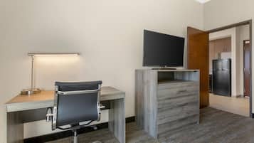 Sviitti, 1 suuri parisänky, tupakointi kielletty, poreamme (with Sofabed) | 1 makuuhuone, työpöytä, kannettavalle tietokoneelle sopiva työtila