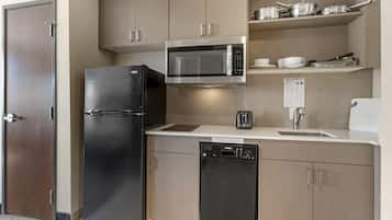 Standard Room, 1 King Bed, Non Smoking, Kitchenette