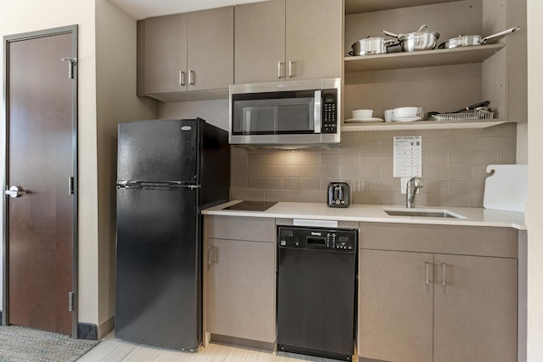 Standard Room, 1 King Bed, Non Smoking, Kitchenette | 1 bedroom, desk, laptop workspace, free cribs/infant beds