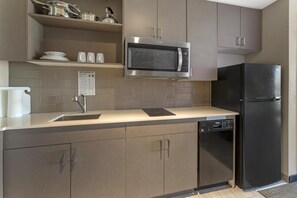 Habitación estándar, 1 cama King size, para no fumadores, cocineta (with Sofabed) | 1 habitación, escritorio y espacio para trabajar con laptop