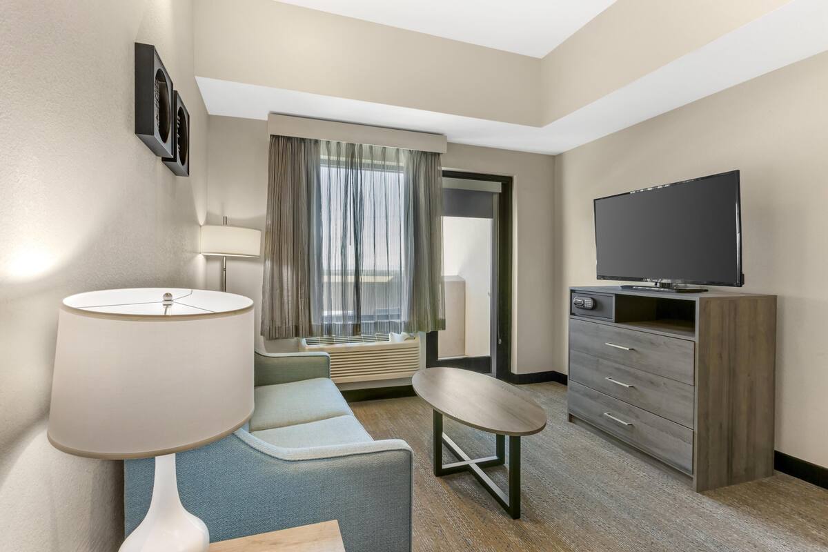Desk, laptop workspace, cribs (free), WiFi (free)