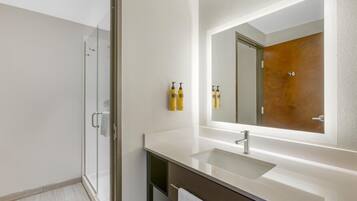 Standard Room, 1 King Bed, Non Smoking, Patio (Larger Room) | Bathroom | Combined shower/bathtub, free toiletries, hair dryer, towels