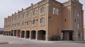 المنشأة من الخارج
