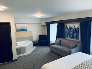 Superior Room, 1 King Bed with Sofa bed, Non Smoking, Jetted Tub (with Sofabed) | Premium bedding, pillowtop beds, iron/ironing board, free WiFi - Chandni Victoria (Mississauga)