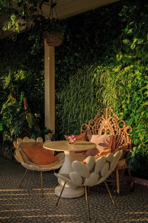 朝食、ランチ、ディナーに営業 (イタリア料理)