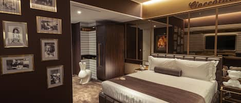 1 bedroom, premium bedding, down comforters, memory foam beds