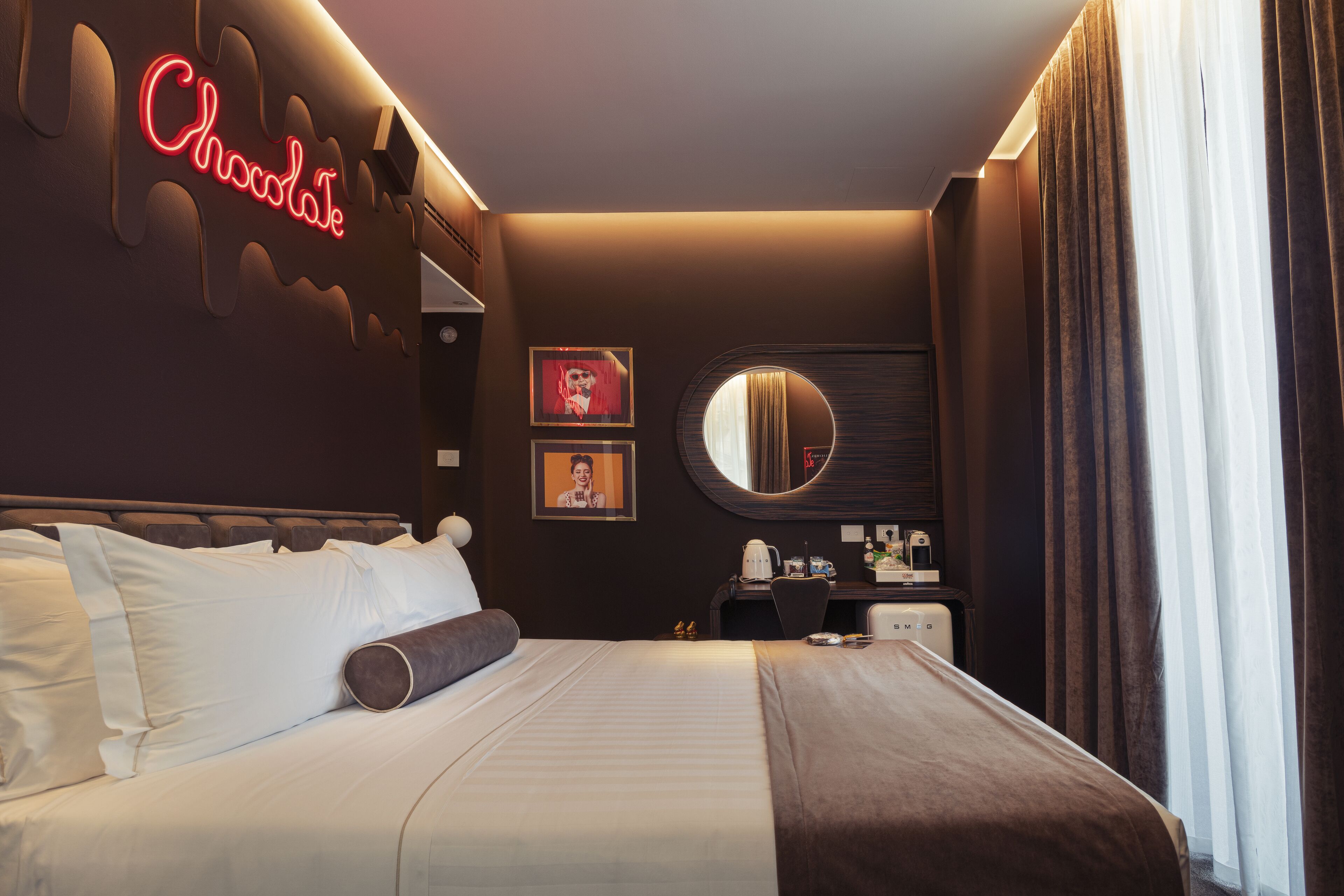 Televisión de pantalla plana de 48 pulgadas con canales por cable