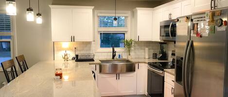 Mikrobølgeovn, opvaskemaskine, kaffe-/temaskine