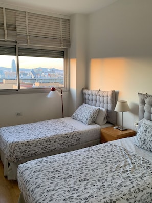3 bedrooms, iron/ironing board, travel cot, free WiFi - Luxury Flat With Beach and Skyline Views (Barcelona)