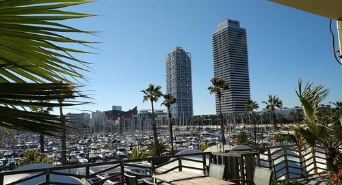 Luxury Flat With Beach and Skyline Views