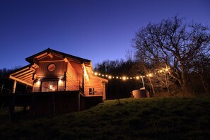 المنشأة من ال خارج