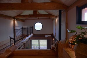 المنشأة من الداخل