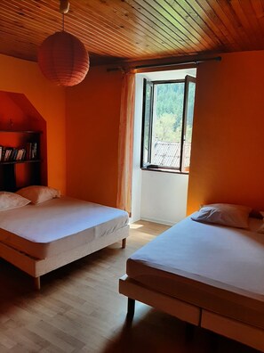 2 Schlafzimmer, Bügeleisen/Bügelbrett, kostenloses WLAN