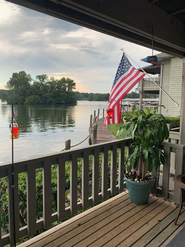 Property grounds - Relaxation Station-Peaceful, quiet, & cozy and just steps from the water’s edge. (Hot Springs)