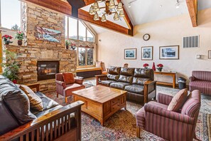 TV, DVD player - Affordable condo w/ mountain views plus a shared pool & hot tub (Keystone)