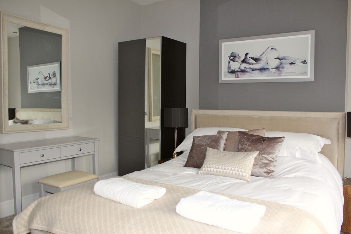 4 bedrooms, individually decorated, individually furnished