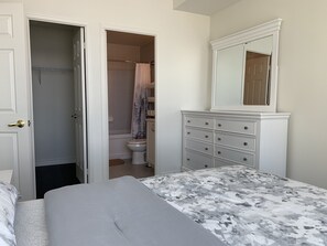 2 bedrooms, iron/ironing board, free WiFi, bed sheets - Relaxing Spacious Royal (Mississauga)
