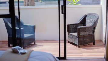 In-room safe, iron/ironing board, free WiFi, bed sheets